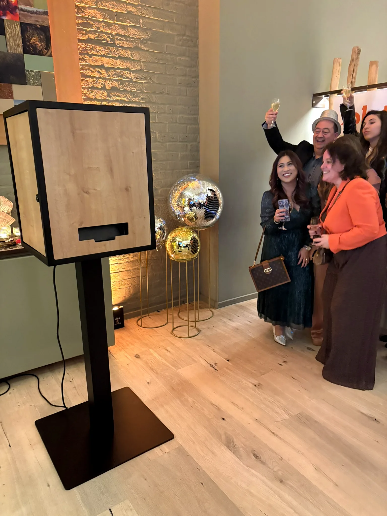 De Snappics-photobooth in actie tijdens een event